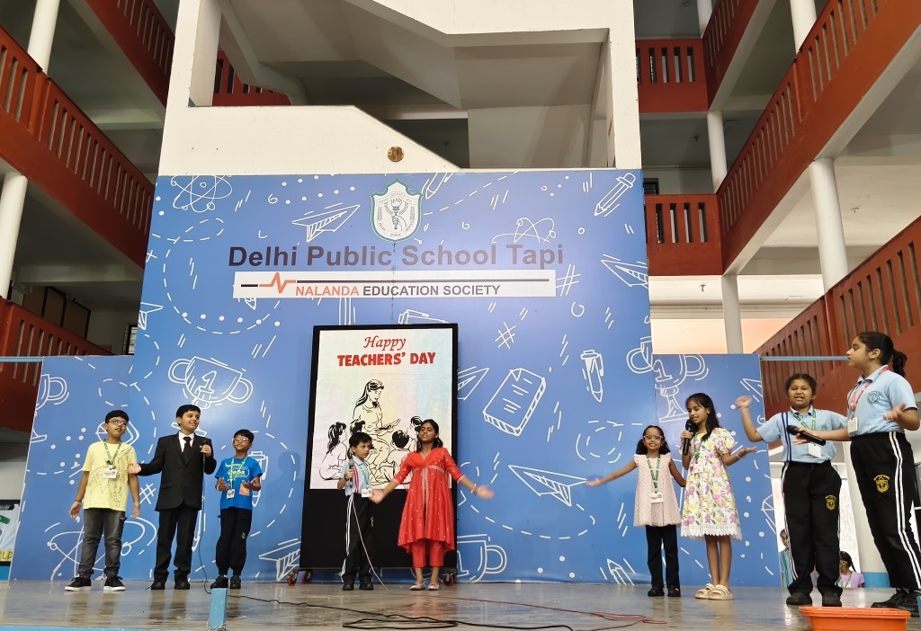 DPSTapi's tweet photo. 💐 Students of Classes III & IV celebrated Teachers’ Day with a heartfelt assembly featuring songs, poetry and a meaningful skit—expressing love, respect and gratitude for their teachers. ❤️
#DPSTapi #TeachersDay https://t.co/MKZKTjwl09