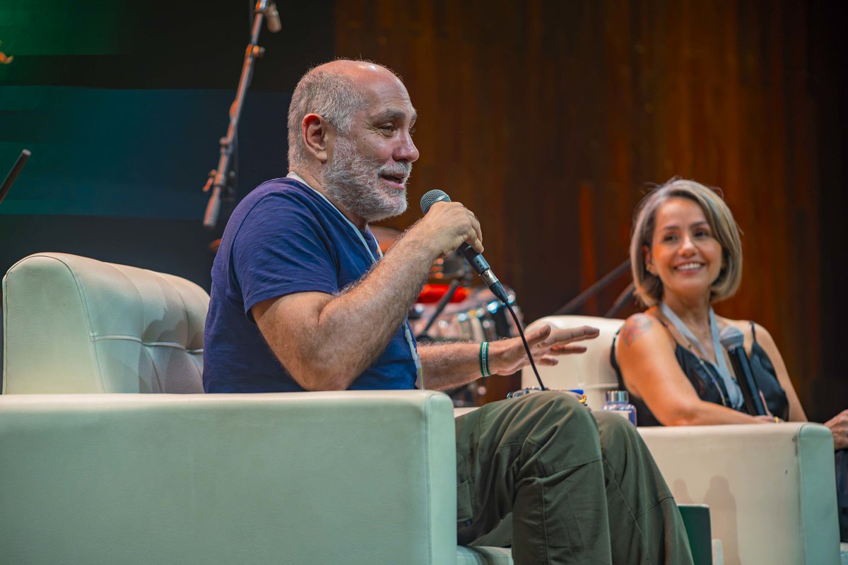 unab_online's tweet photo. Casi sin darnos cuenta, llegamos al final de #Ulibro. Fueron 10 días de ver la Feria llena, descubrir nuevas lecturas, escuchar grandes conversaciones y, sobre todo, encontrarnos alrededor de los libros.
Gracias por venir 💜. Nosotros ya empezamos a soñar con la próxima edición. https://t.co/C9SAFuIhwv