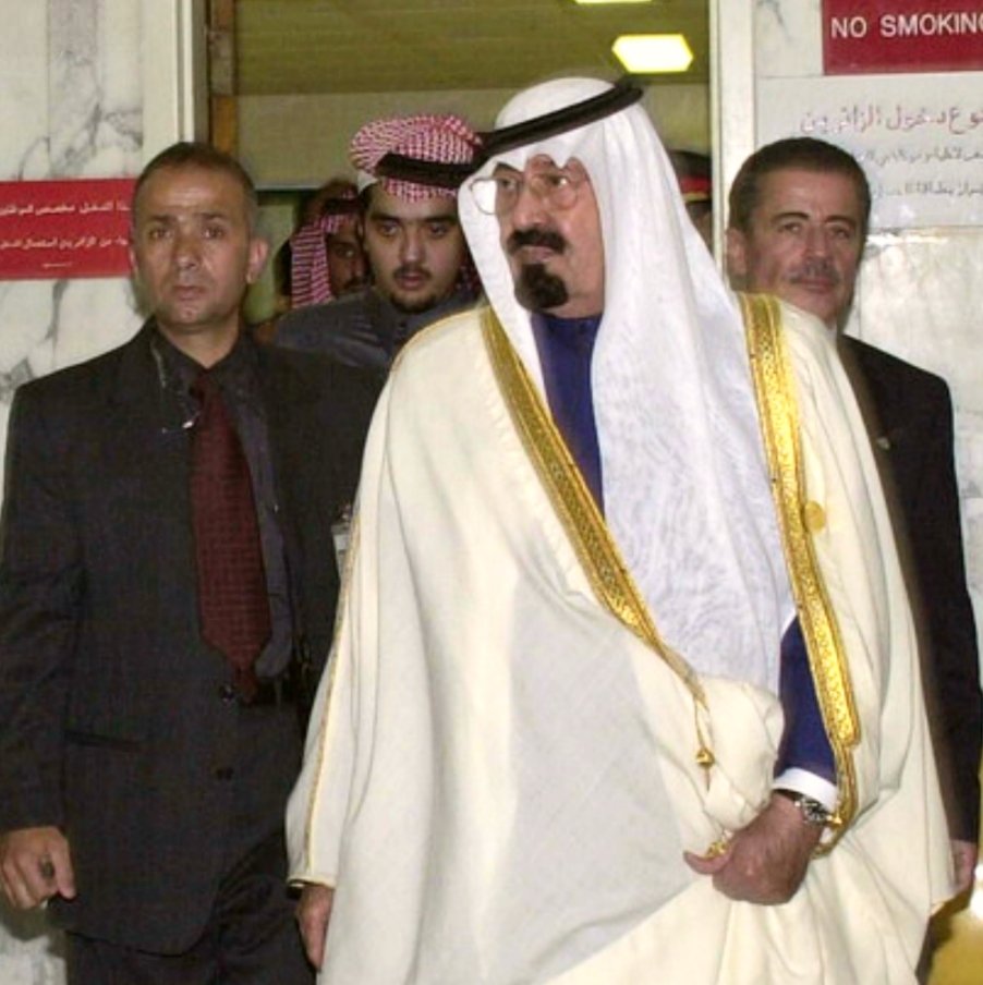 Ahd1d123's tweet photo. صور للأمير #عبدالعزيز_بن_فهد
 حفظه الله
مع الملك عبدالله بن عبدالعزيز آل سعود، رحمه الله،
 خلال زيارتهما للأمير نواف بن عبدالعزيز في مستشفى الجامعة الأمريكية 
ببيروت، بتاريخ 27 مارس 2002م. 📷🇸🇦 https://t.co/nVW6L5YveL