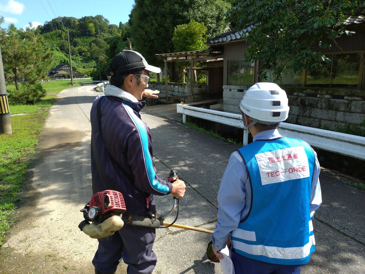 mlit_gatamichi's tweet photo. #令和８年８月２７日からの大雨 による災害支援 #TECFORCE として、富山県氷見市の道路被災状況調査を実施中です。
安全に留意しながら、被災箇所の把握を進めています。
被災地の早期復旧に向け全力で取り組みます。
#災害派遣 #国土交通省 #北陸地方整備局 https://t.co/y8S51HUDIY