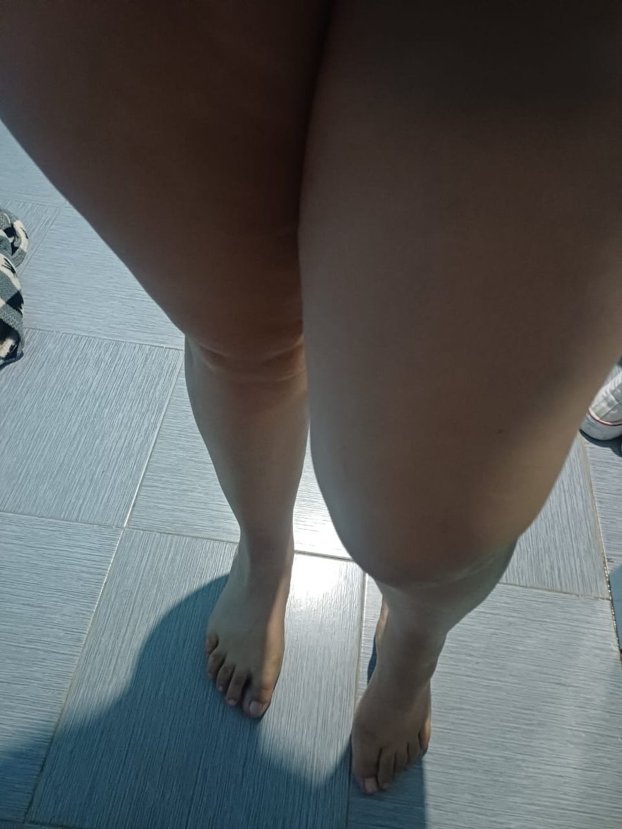 diana2milf's tweet photo. A dormir que ya es noche #piernas #feetfetısh https://t.co/JOcMUKKzkw