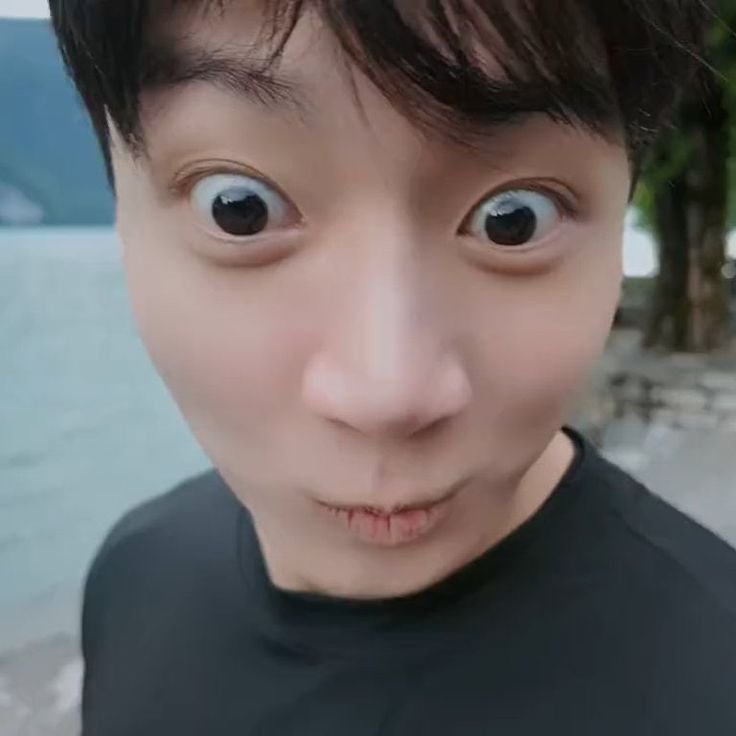 minamhopekook's tweet photo. Jungkook                                      Yo https://t.co/7zUBBF0pbE