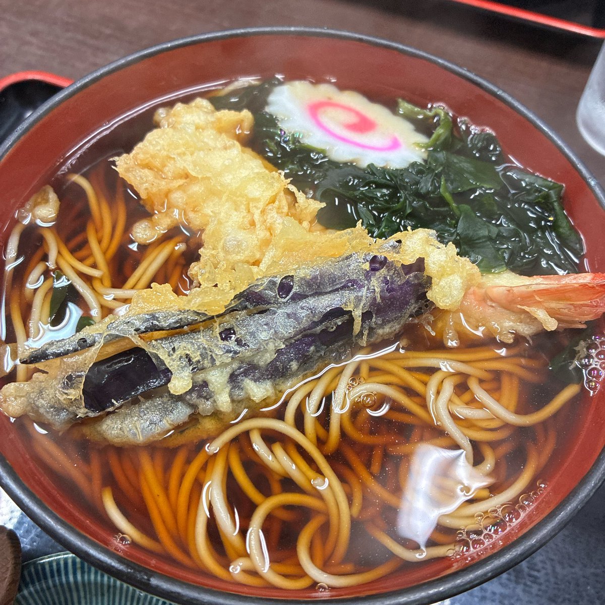 jdabc_spec000's tweet photo. 寒かったからお蕎麦屋さんで温かい天ぷら蕎麦食べた🍤 https://t.co/s8dvMED4T2