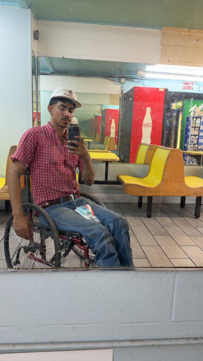 fuqaafindout's tweet photo. Surprise 🤭 third leg still works tho https://t.co/xD8EoOKRyU