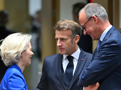 dreslincourt's tweet photo. L'UE est en panique, les résultats de sa politique sont rejetés partout : 
-Islande : référendum, non à l'UE.
-Ceuta : invasion migratoire...et pourtant solidarité avec Sanchez. Colère populaire.
-Ukraine : corruption massive, dérive mafieuse des oligarques, et l'UE ne coupe pas le robinet, envoi de milliards de nos impôts.
-Allemagne : plébiscite pour l'AFD.
- France 54 % pour le Frexit.
La fin de l'UE ?