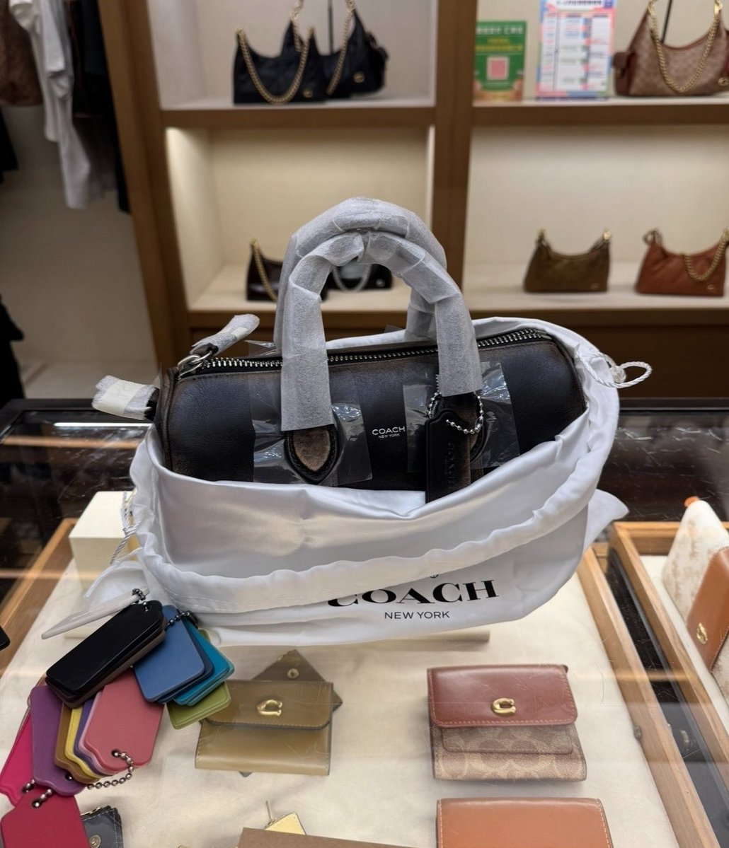 kiu_628ML's tweet photo. I knew my investment won’t go wrong!!!!But the new coach collections look really great

LOVERRUKK 1ST FLY TO NYFW
#CoachNYxLoverrukk #loverrukk https://t.co/BdmXTQaSel