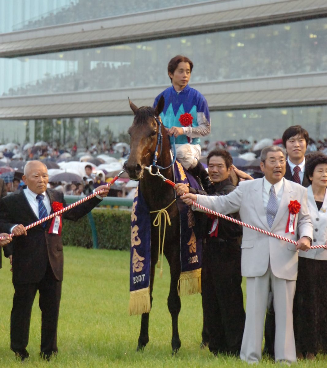 netkeiba's tweet photo. 【R.I.P】
G1・3勝のアドマイヤムーンがこの世を去りました。23歳。

通算17戦10勝

<主な勝ち鞍>
2007年🇦🇪ドバイDF
2007年宝塚記念
2007年ジャパンC

▼アドマイヤムーンのデータベース
https://t.co/iN9kNPe0y0

撮影：下野雄規、(c)netkeiba https://t.co/T3emJiyxhT