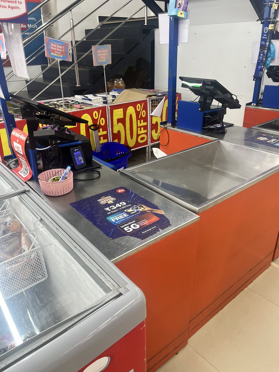 NammaTrouble's tweet photo. @SMARTBazaarIn Gonikoppal- 571213

Big store, one counter for billing 

What is the point of having so many counters, if for 2 items we have to wait 15 minutes just to get it billed.

Please ensure at-least 3 counters are billing at all times. https://t.co/ze7Z7yUAjJ