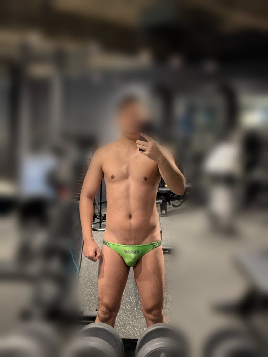 kouuu_kun's tweet photo. 鏡を見ると脱いでしまう https://t.co/Pvo2TkT0CN