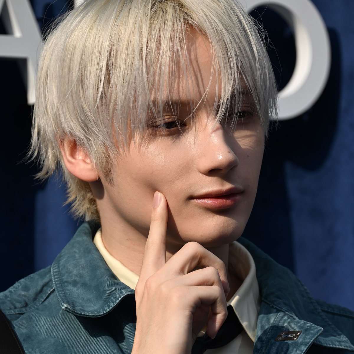 PopHnk's tweet photo. Photographer Lee Ju Sang recently released stunningly gorgeous unedited high quality raw photos of HUENINGKAI attending the Ferragamo FW26 event back in August. https://t.co/52rr351k2U