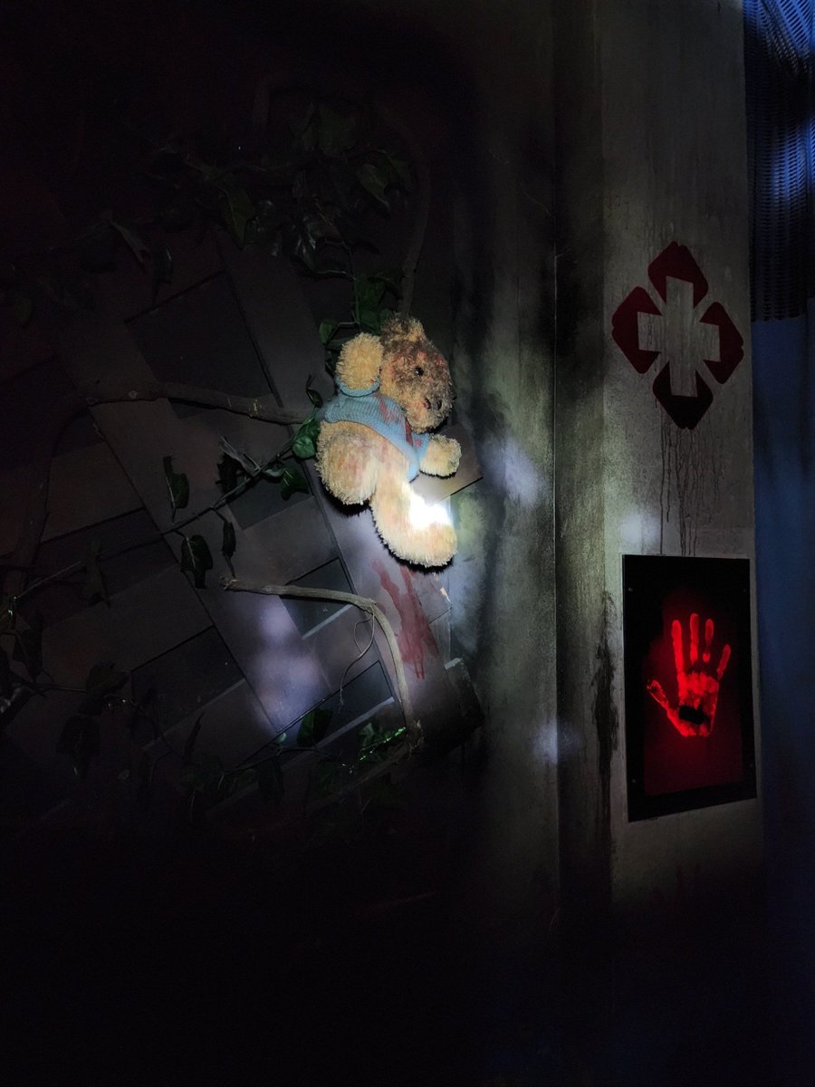 barbe950817's tweet photo. Just escaped a mind-blowing escape room! Solved 3 cryptic puzzles in 45 mins—would’ve nailed it if that last riddle didn’t trick me!  #EscapeRoomFun， https://t.co/b27tKyJskb