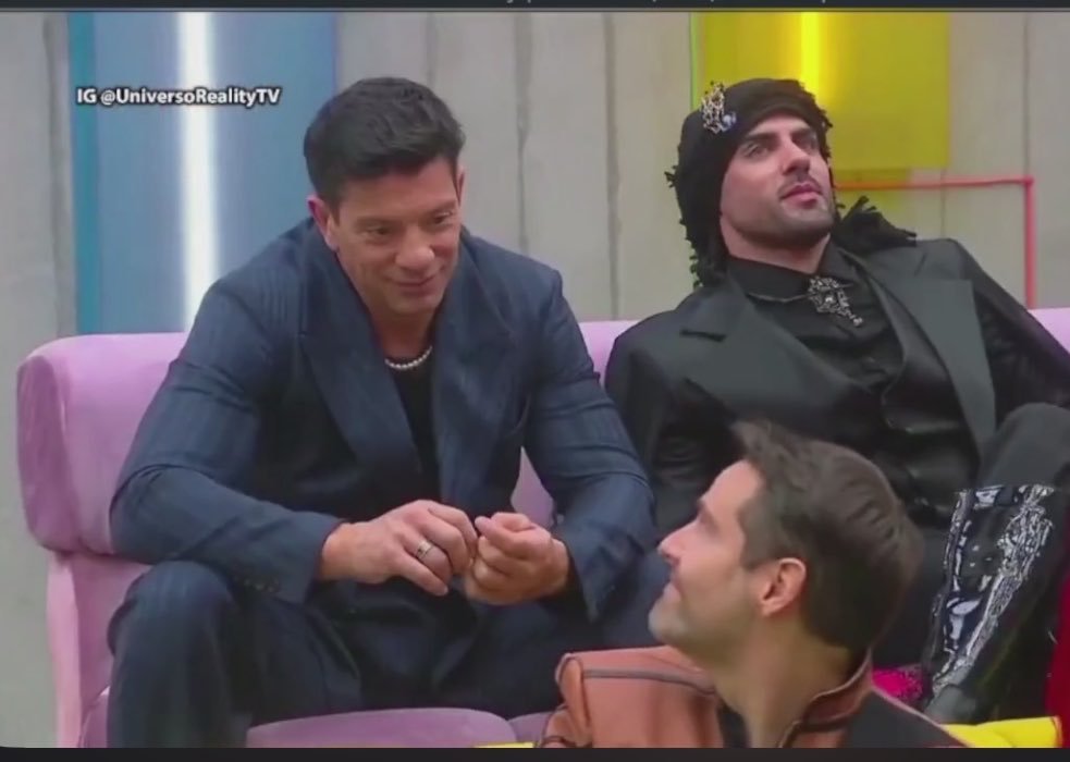 Katmeowpower's tweet photo. Si las miradas hablaran... 🫣🤭

TENEMOS UNA SEMANA MÁS DE #Mehir!!! 😭🫶

#LaCasaDeLosFamososMx https://t.co/sBS81Wx9aB