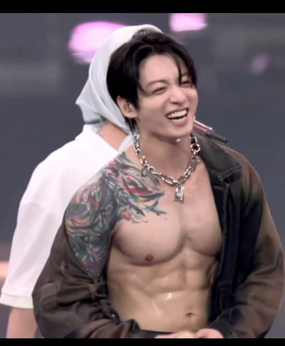 UniverseIsArt's tweet photo. WHAT PATRIARCHY IS THIS JEON JUNGKOOK?? https://t.co/QTYskWqGQZ