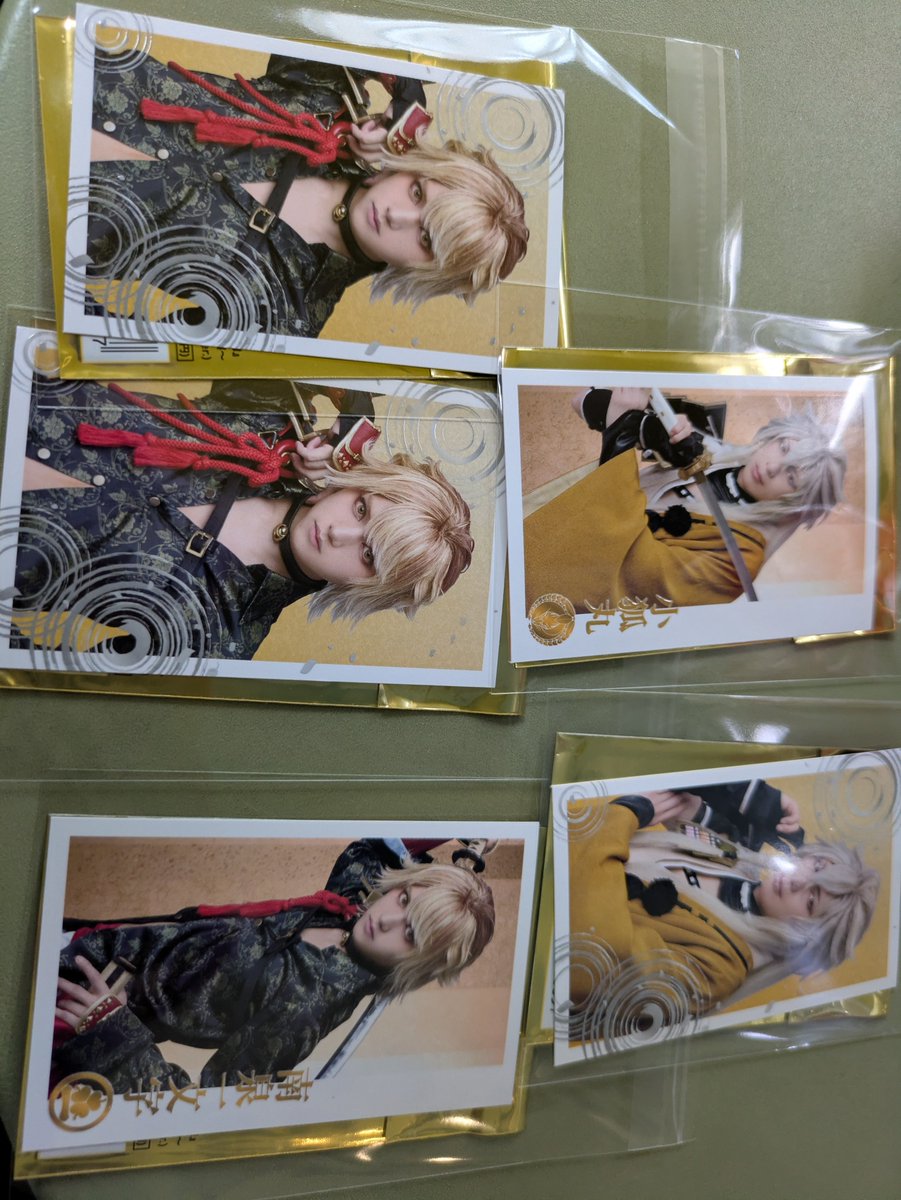 MizukiYutapon's tweet photo. 交換　譲渡　刀剣乱舞月夜一縷　ふぉとカード　缶バッジ
譲）小狐丸　南泉　姫鶴　則宗
求））定価　大包平
現在TDCにいます https://t.co/1oEEL0Vue5