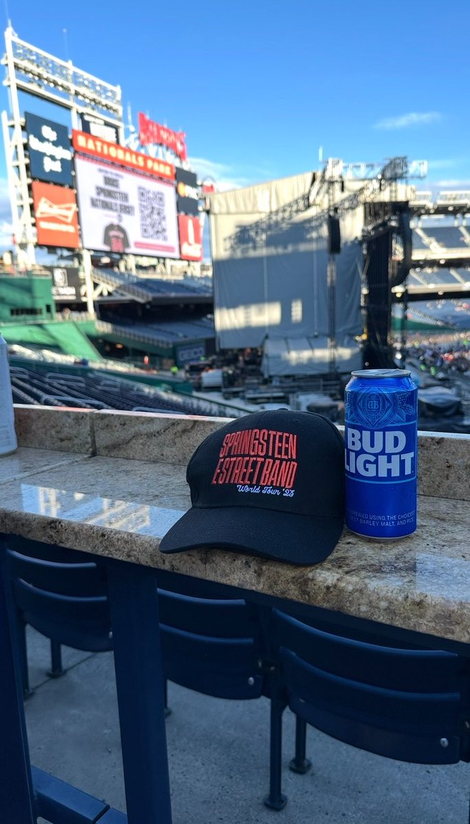 dbbossss's tweet photo. 2 Years Ago.

❤️🎸🇺🇸🎷🇮🇹❤️🚂🚂🚂❤️
My 📸 and 📽️ At National Park, in Washington D.C., on 9/7/2024.

#FromItalyForBruce
#Springsteen
#BruceSpringsteen
#LOHADTour
#TheBoss
#7Settembre
#September7nd https://t.co/IHCpTo92uG