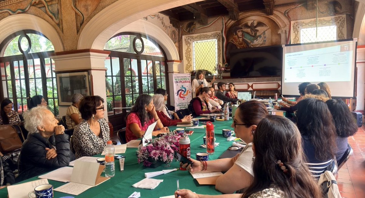 kenialopezr's tweet photo. Las mujeres en lo individual podemos trabajar por nuestros derechos, pero sabemos que si trabajamos juntas, somos mucho MÁS FUERTES. Tuvimos nuestra Asamblea Nacional de @MujerEsPlural 💜

Todas @MC_alanis @DulceSauri 
@CZavalaP @ivonnemelgar @PatriciaMercado @C_Humphrey_J @DaniaRavel @amaliagarciamx @MarthaTagle y muchas más mujeres brillantes, trabajando por, para y con #MUJERES: