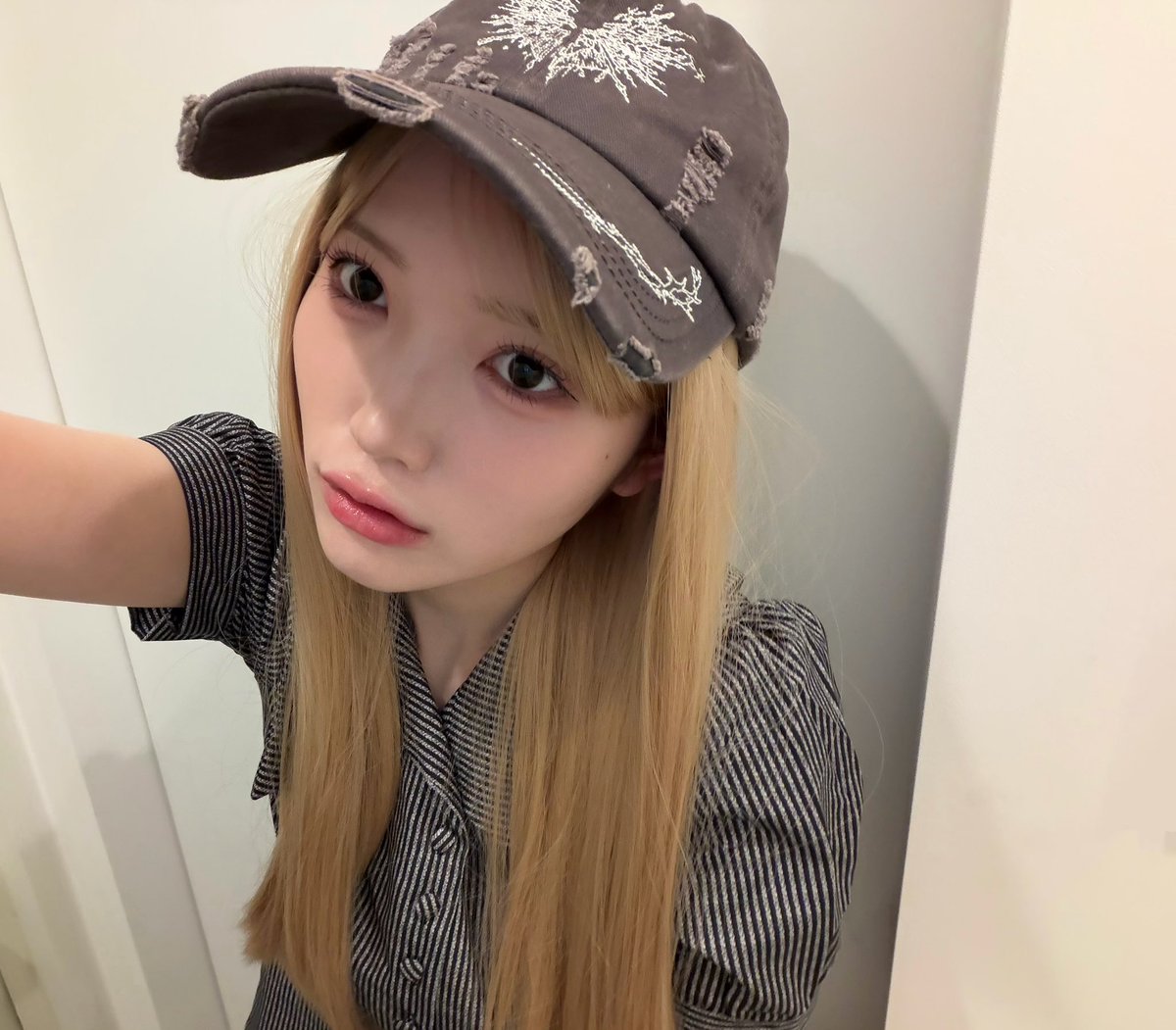nagisa_cs0628's tweet photo. ウィッグ被った👱‍♀️ https://t.co/ofQDDYJUGZ