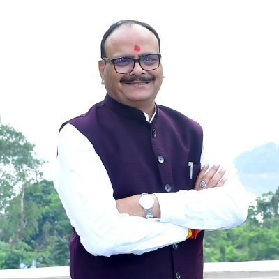 shivamraj1995's tweet photo. 7 सितंबर को waiting list के लिये लखनऊ में होने वाला है प्रदर्शन।

अधिक से अधिक संख्या में युवा पहुंचकर आंदोलन को सफल बनायें..

UPSSSC आयोग व उत्तर प्रदेश के उपमुख्यमंत्री ने वादा किया था कि 5 सितंबर तक कार्रवाई देखने को मिलेगी पर छात्रों के साथ धोखा हुआ,

उन्हें बहकाकर वहां से हटा दिया गया पर उनकी जायज़ मांग अभी तक नहीं माना गया,

अभी भी कल दोपहर तक का समय है कि तत्काल नोटिस issue करके waiting list के निर्णय के बारे में बताने का कष्ट करें।
@UpssscOfficial1 @brajeshpathakup