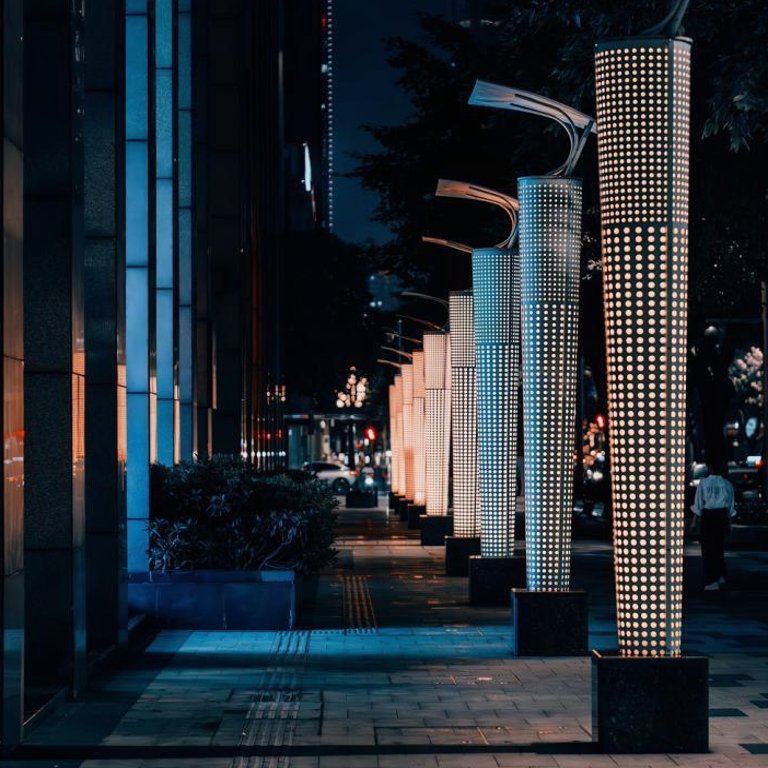 2ca3roleric0and's tweet photo. A row of quiet sentinels holding the night so we can walk home. ☕ https://t.co/wWtMZUDeHi