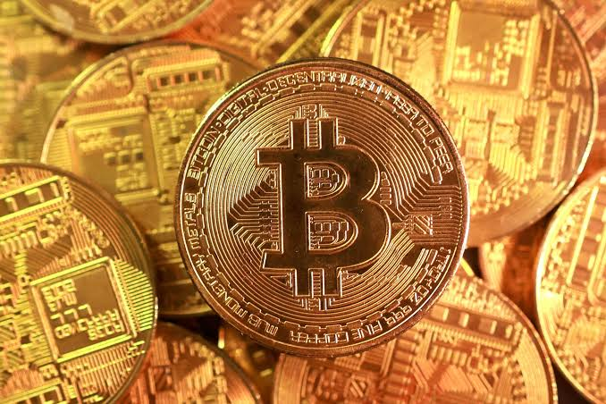 luckyscan_fun's tweet photo. LATEST: 📈 Bitwise CIO Matt Hougan says investors who still have zero Bitcoin in their portfolio are putting themselves at risk in the future, speaking with CoinDesk. https://t.co/TMJBEJNA81