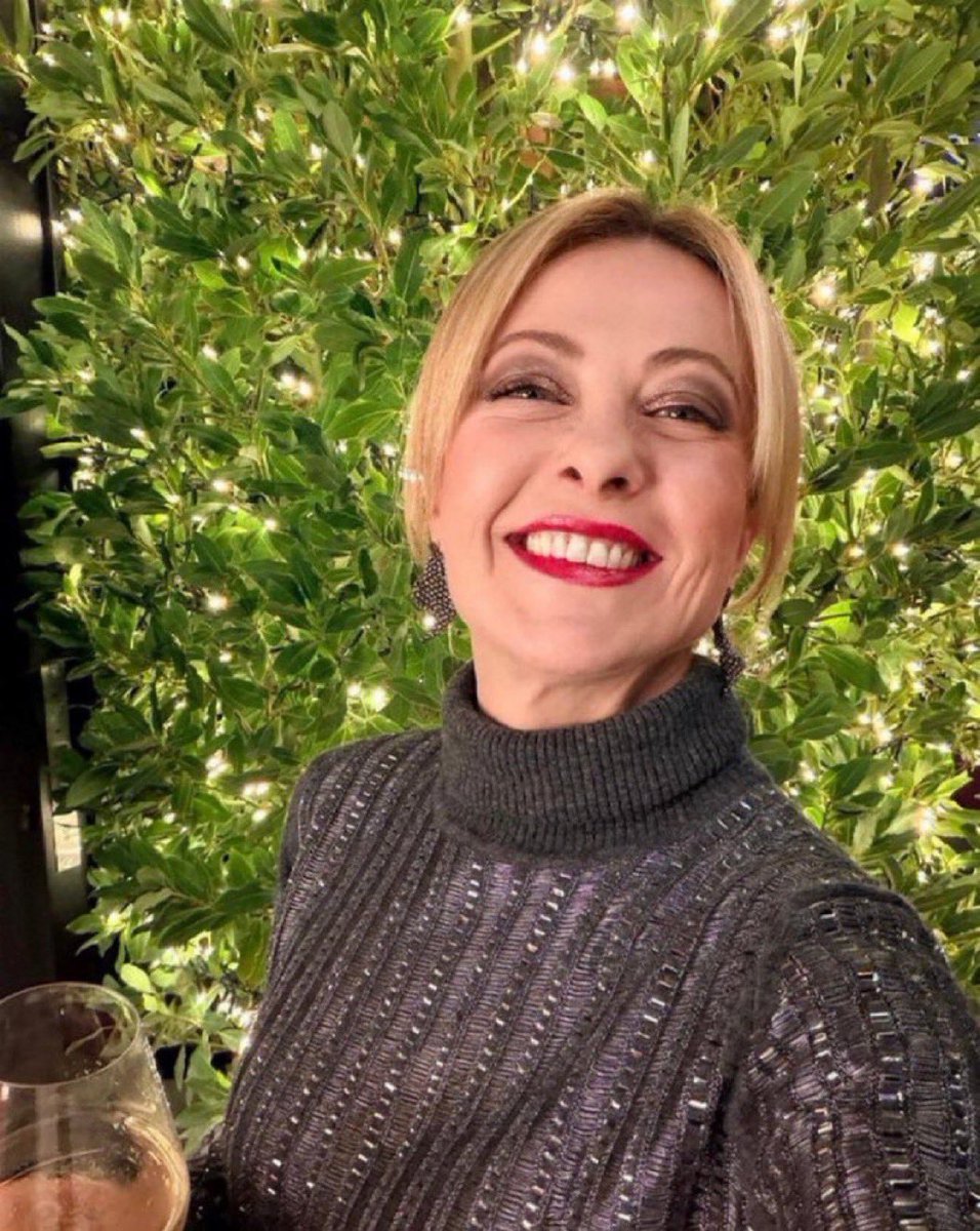 TG_desk69's tweet photo. Do you like Giorgia Meloni 

🇮🇹🇮🇹

A) Yes 🟢 

B) No 🔴 https://t.co/tGlAWR0hnY