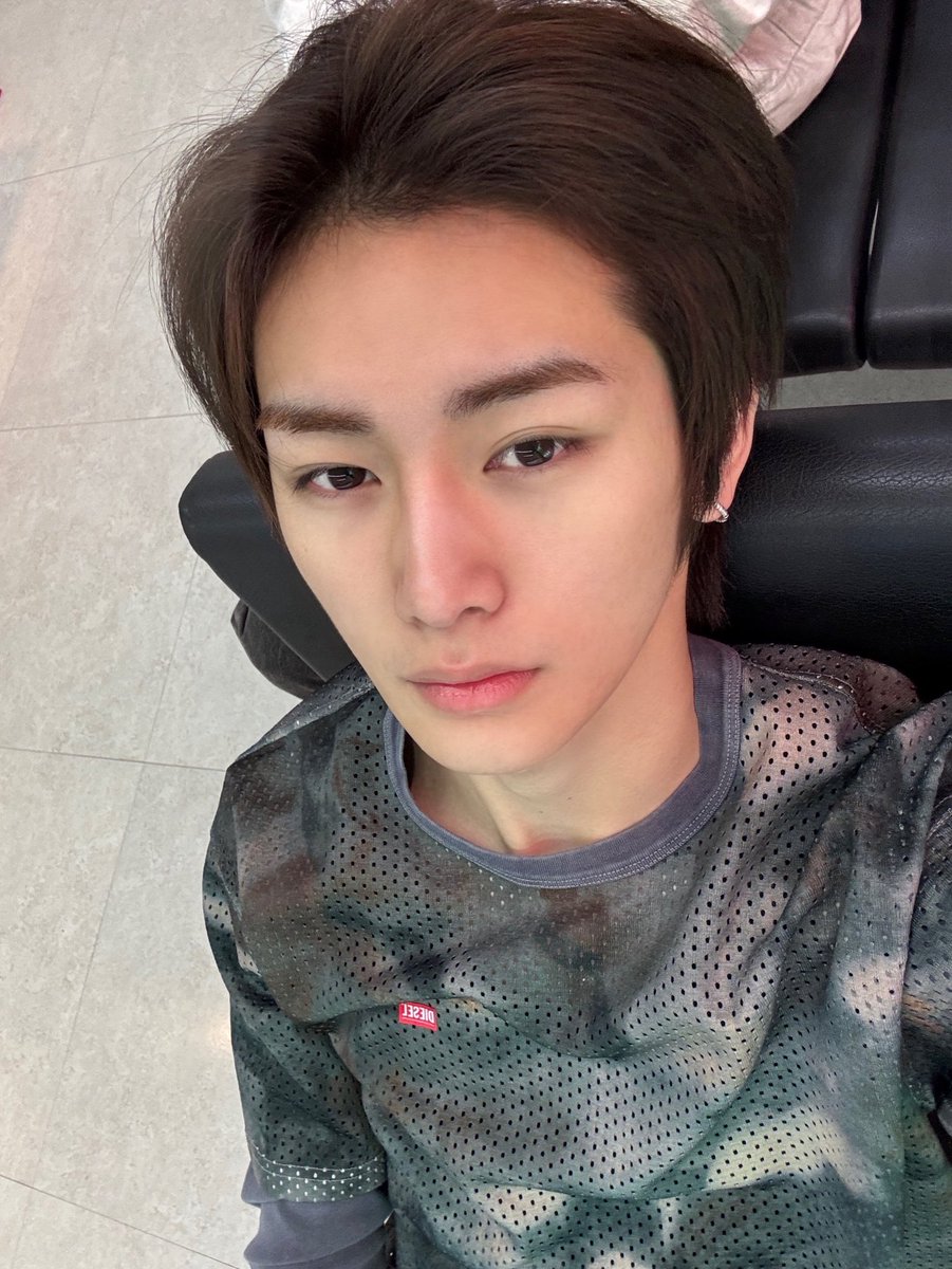 ZhouanxinCn's tweet photo. ❄️260907🫧ANXIN Plus Chat Update 🥰🤲

💬 | 🐱：ALLYZ! 저희 2주 동안의 음악방송 활동도 정식으로 끝났어요!이번 2주가 정말 너무 빨리 지나간 것 같아요. 매 무대마다 ALLYZ와 함께할 수 있어서 더욱 소중했던 것 같아요. 여러분���게 더 좋은 무대를 보여드리기 위해 저희도 계속 열심히 연습하고 준비했어요. 매번 무대에 설 때마다 여러분의 사랑과 응원을 느낄 수 있어서, 아무리 힘들어도 항상 너무 행복했던 것 같아요.2주 동안 계속 저희와 함께해 주시고, 정말 많은 힘을 주셔서 고마워요. 여러분과 함께 이 시간을 보낼 수 있어서 저에게는 정말 소중한 추억이에요!이번 음악방송 활동은 끝났지만, 저는 계속 더 좋은 ANXIN이 될 수 있도록 노력할게요. ALLYZ, 정말 고생 많았어요. 그리고 정말 많이 사랑해요❤️ 
ALLYZ！我们两周的打歌活动也正式结束啦！这两周真的过得特别快 每一次舞台都因为有ALLYZ的陪伴变得更加珍贵。为了能够让大家看到更好的舞台 我们也一直努力练习 准备 每次站在舞台上的时候都能感受到大家的爱和应援 所以即使很累也总是觉得特别幸福谢谢大家这两周一直陪着我们 给了我们很多很多力量。能够和大家一起度过这段时间 对我来说真的是很珍贵的回忆！虽然这次打歌活动结束了 但是我会继续努力成为更好的ANXIN  ALLYZ 真的辛苦啦 也真的很爱你们❤️

📷（1/3）
🔗https://t.co/IAYYCOQdEC

#周安信 #ZHOUANXIN #조우안신 #ANXIN #アンシン #안신
#ALPHADRIVEONE #알파드라이브원 #ALD1