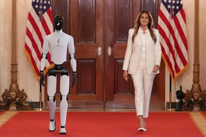 Figure03rh's tweet photo. The first humanoid in the White House https://t.co/W4LTi3u2IZ