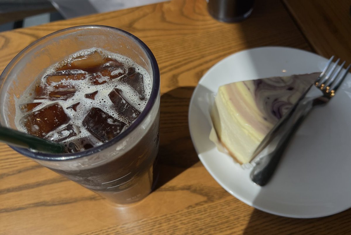 ThreadBites's tweet photo. 다들 맛점 하셨을까요 👋👋
커�� 한 모금, 케이크 한 입으로 당춘전 완료 
오후도 활기차게 달려봐요! 💪💪💪 https://t.co/0E3MhRrWRO
