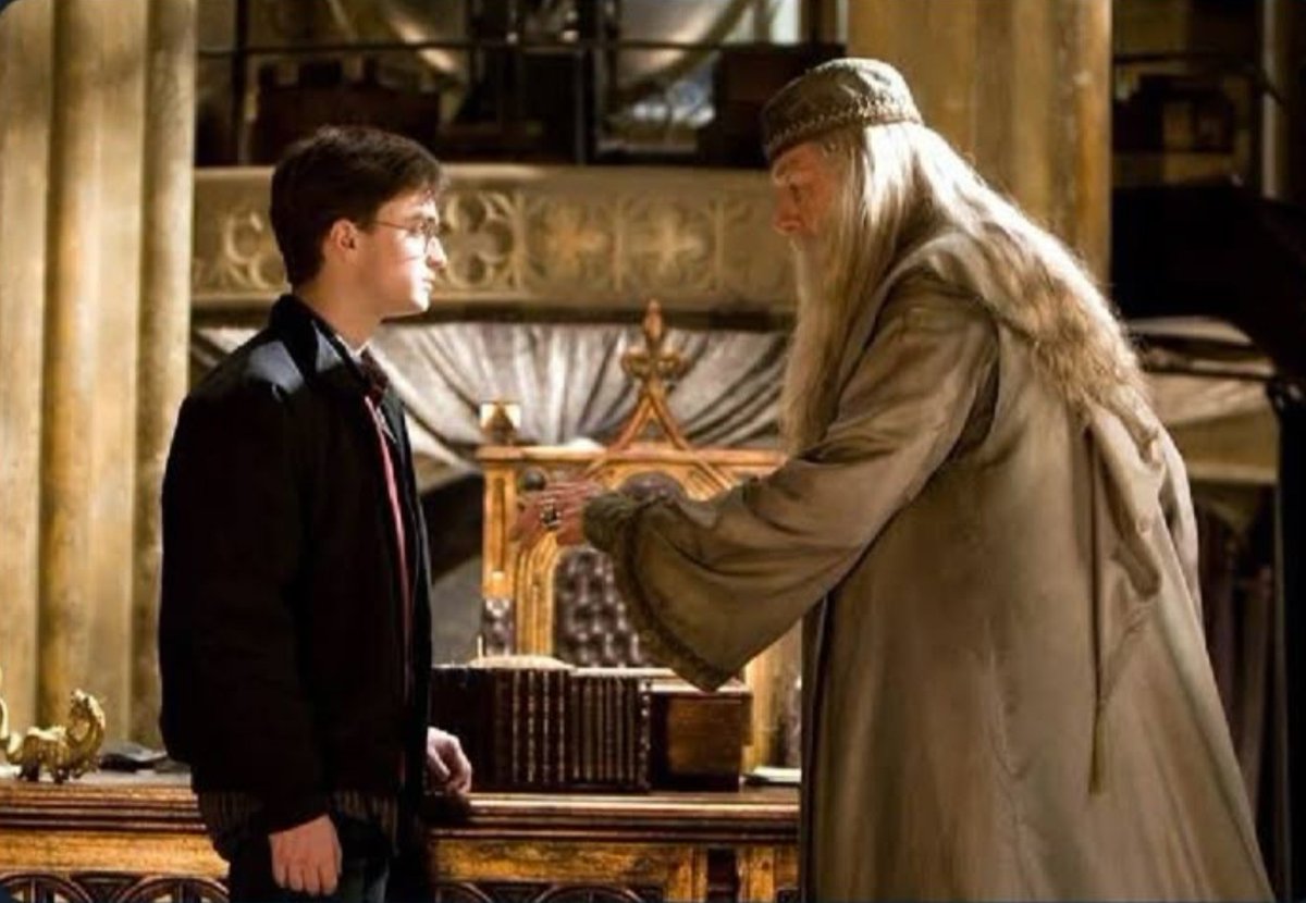 zamansiz1soz's tweet photo. Bu dünyada asıl sihirli olan şey 
kelimelerdir. Kelimeler, insanı 
yaralayabilir de iyileştirebilir 
de.

- Harry Potter https://t.co/lhiAlxVd0H