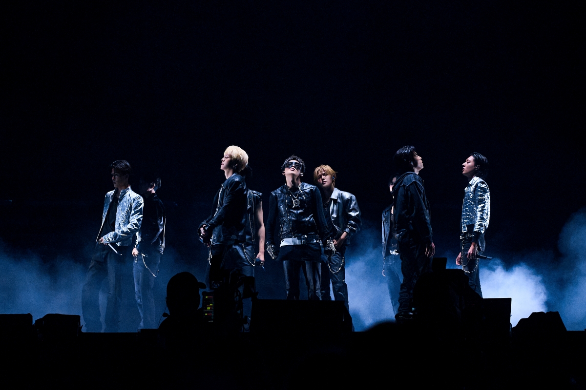 Kpop_Herald's tweet photo. #TREASURE has wrapped up its Japan fan concert tour on a high note! 🇯🇵

All 17 shows across 7 cities sold out, bringing in nearly 240,000 fans and proving the gorup's huge popularity in Japan.

#TREASURE https://t.co/P6zwPYz34t