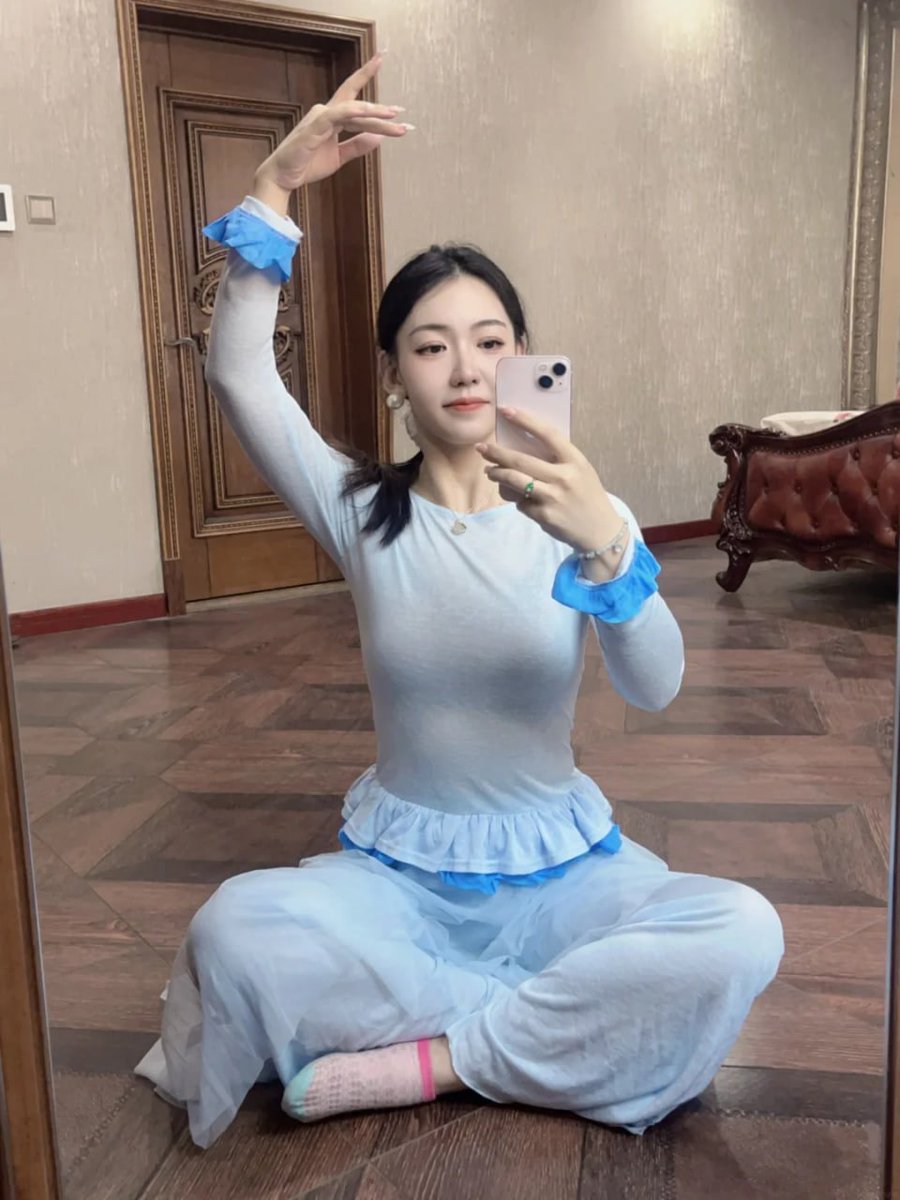 Zzij888's tweet photo. 通化市94年教师，教什么的你们自己猜一下。#吉林 https://t.co/scRWAbuPlG