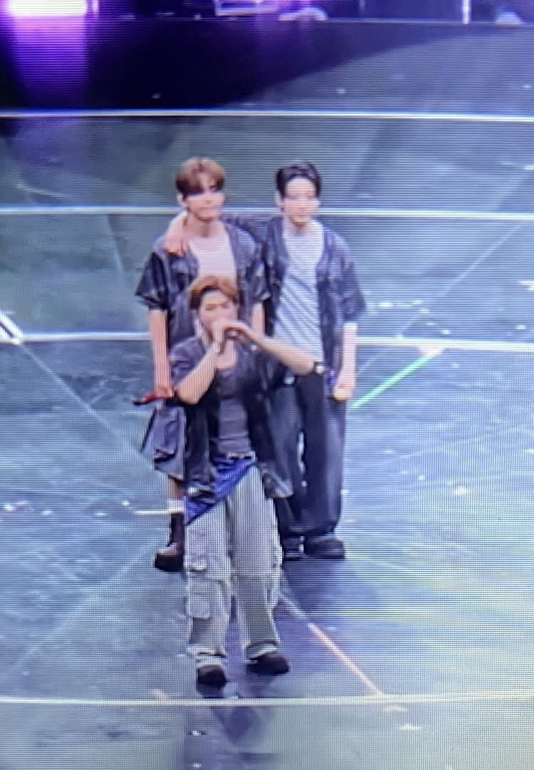 jkenvarbi's tweet photo. I NEED THE VIDEO PLS😭😭 https://t.co/hGHKoXtsxt