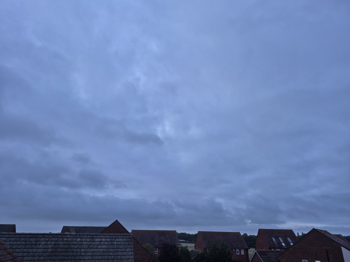 RobynPeel04's tweet photo. As a grey sunrise brightens the sky, the birds have begun to sing.
Lots to do today.
Have a great week. https://t.co/dGKhyVcl9N