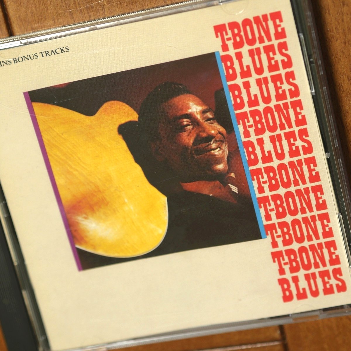 shu_ota2's tweet photo. T-Bone Walker「T-Bone Blues」('55-57)です
↓
https://t.co/6kIqzEr45S

彼の洗練されたギターと味わい深い歌 には、ただただ痺れます。
「モダン・ブルース・ギターの父」と言われる所以ですね。
B.B. King を始め、後世のブルース/ロック・ミュージシャンに多大な影響を与えた 彼の名作を、是非！ https://t.co/DvZWngZDFJ