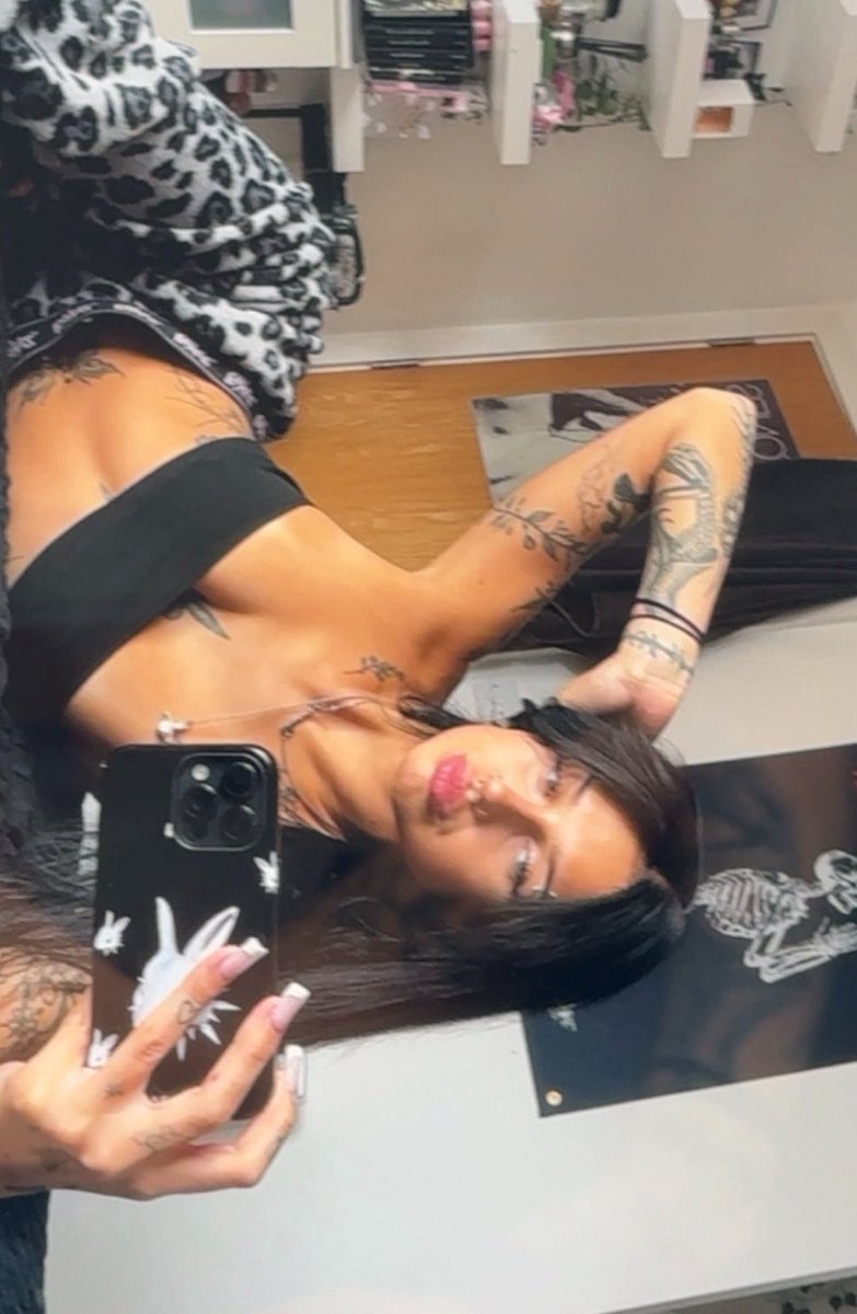 Deadlydoll44's tweet photo. ☠︎ pretty little nightmare with very expensive habits ♱ if you’re looking for someone to spoil, you’ve found her 𖤐 † 𖤐

FINDOM GODDESS PAYPIG https://t.co/QC7xK3KCt7