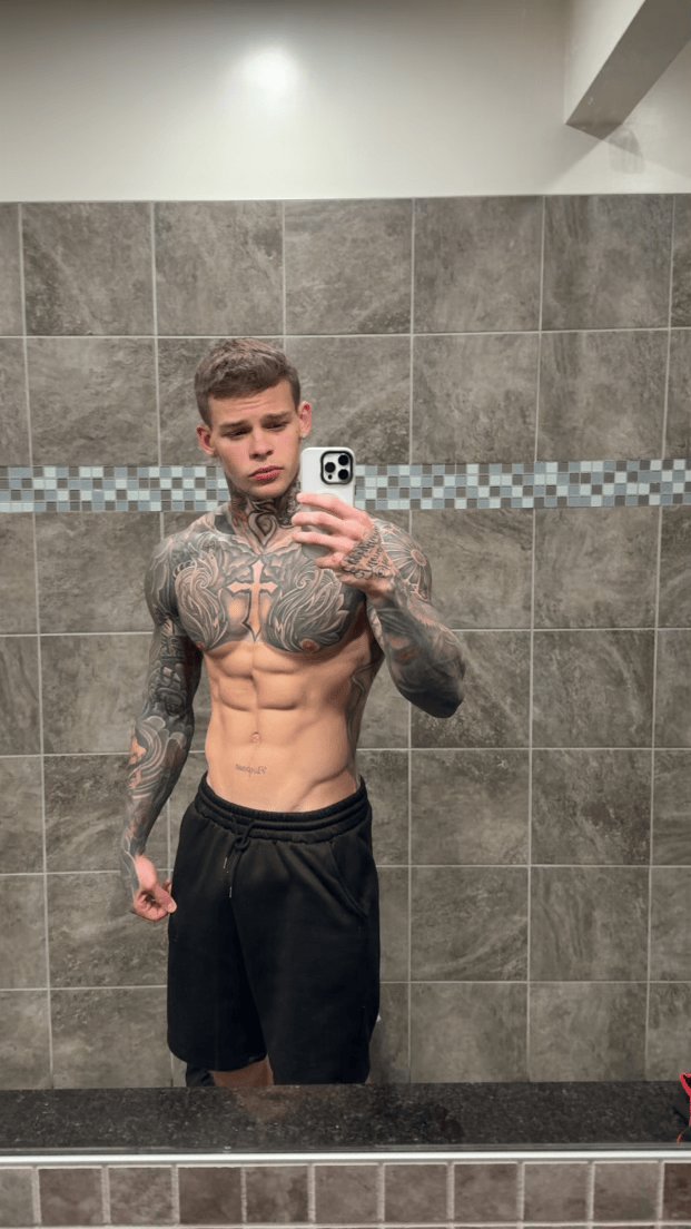 MorganWall69905's tweet photo. @BensonKimb2248 Hey hello sir this is Liam a gay boy from the United kingdom I really love your profile and would be willing to serve you as a fuck toy my main account was restricted from commenting so I had to creat a new one to get new friends and I hope you don't mind is we get to talk https://t.co/ZHf6KOOakj