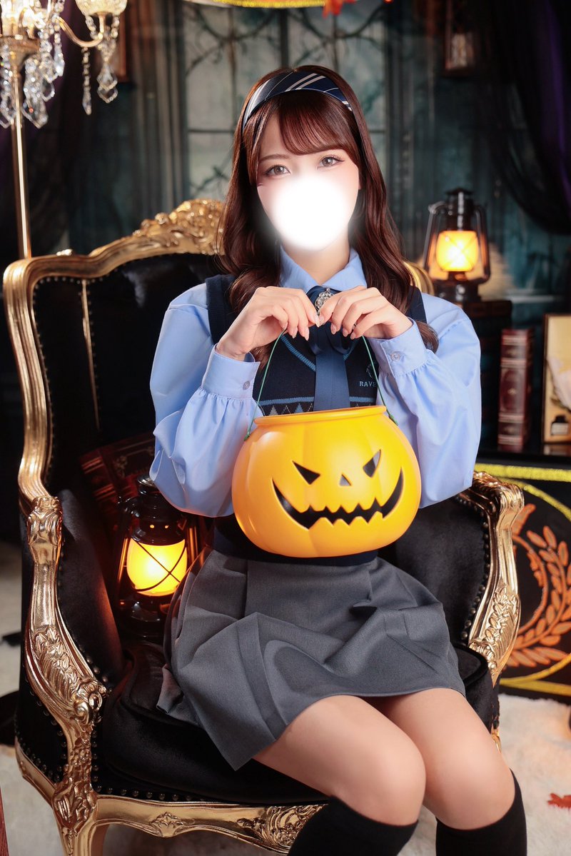 studio_s2024's tweet photo. 本日の1枚です📸

ハロウィンブースではコスプレはもちろん、制服などの衣装とも相性よく撮影していただけます👻

期間限定ブースとなりますので、気になる方はぜひお早めに🍭
皆さまのご予約お待ちしております！ https://t.co/luKuJ1Kohv