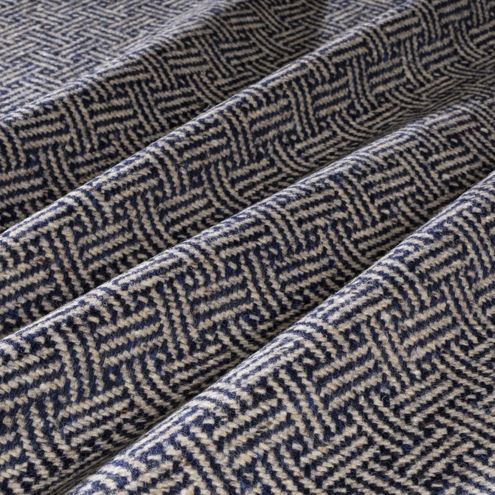 dashingtweeds's tweet photo. The basket weave pattern with navy and oatmeal yarns creates a striking graphic design; an instant classic that will go with anything, we have named this ‘Marquet’ as the shapes are often found in fine wood marquetry.
#DashingTweeds #tweed #donegalyarns #woveninscotland https://t.co/r9uPYYgiD0