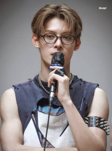 QuinnBoo188189's tweet photo. @ofjsupport @Prada @cortis_bighit JAMUSE feels like the perfect balance of JAMES and PRADA.

JAMES MAKES HIS ART WITH PRADA

#JAMESxPRADA
#PradaFW26
@prada
 
@cortis_bighit https://t.co/1U4jBpFcBe