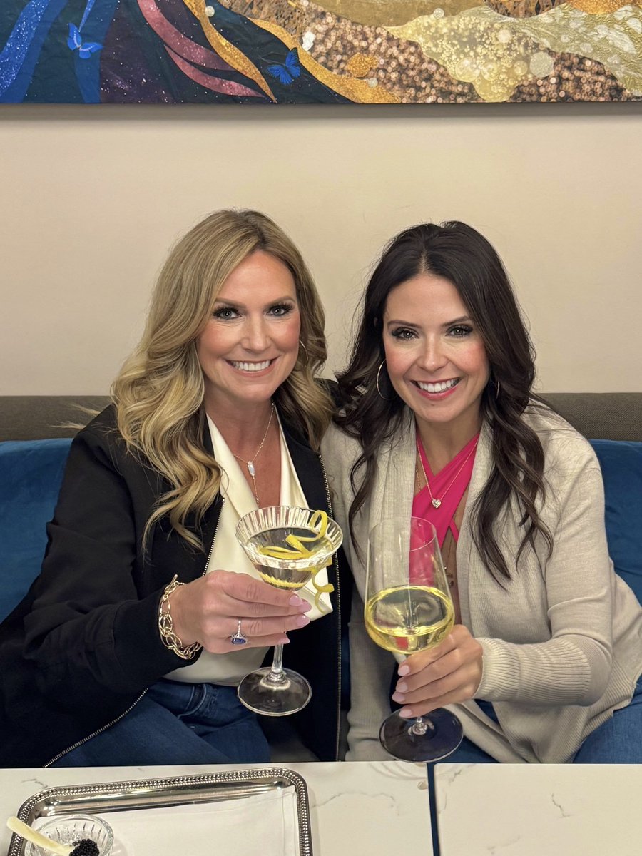 MrsPoindexter71's tweet photo. Girls night out.  No luck tho. https://t.co/u7RdgFNJPW