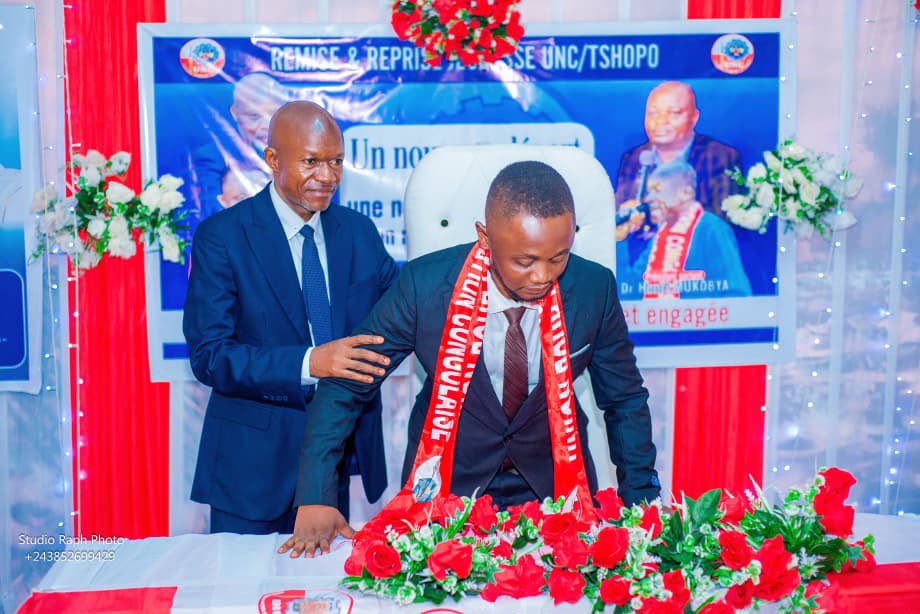RemyBongungu's tweet photo. À l’issue de la cérémonie de remise et reprise à la Jeunesse de l’UNC/Tshopo, je tiens à adresser mes félicitations au Président sortant, mwana mboka dr Henri Mukobya pour le travail accompli, les sacrifices consentis et le temps consacré au service de notre jeunesse et de notre parti sous le leadership du PN, l’honorable @VitalKamerhe1 

Mes chaleureuses félicitations vont également au nouveau Président de la Jeunesse de l’UNC/Tshopo, le camarade @KalakaLukumu , à qui je souhaite plein succès dans cette nouvelle responsabilité.

C’est l’heure du travail ! Le moment est venu de renforcer une dynamique de compétence, totalement engagée et capable d’aller sur le terrain pour implanter dans les quartiers, les communes et jusque dans les territoires de la Tshopo faisant rayonner davantage le parti cher au Président @VitalKamerhe1 

Notre jeunesse a besoin d’une proximité avec la base, être à l’écoute des militants et résolument tournée vers l’action. Les responsabilités doivent être confiées à des jeunes capables de travailler, de mobiliser, de rassembler et de porter fièrement les idéaux de notre parti.

Mais au-delà des personnes et des fonctions, l’essentiel demeure notre unité. Le moment n’est plus aux divisions, aux rivalités ou aux guerres de positionnement. Nous devons tous comprendre que nous sommes au service d’une même cause et d’un même parti. Je salue l’engagement du Secrétaire Interfédéral dans sa quête du rayonnde l’UNC dans la Tshopo.

Ainsi j’en appelle donc à tous les jeunes de l’UNC/Tshopo de travailler ensemble, main dans la main et avancer dans la solidarité, la discipline et la loyauté.

@Bibishe6 @YvesBuya1 @EdmondIzuba1 @BoyomaRvolutio1 @LwarhibaM @SheLeonard @BobelabiR