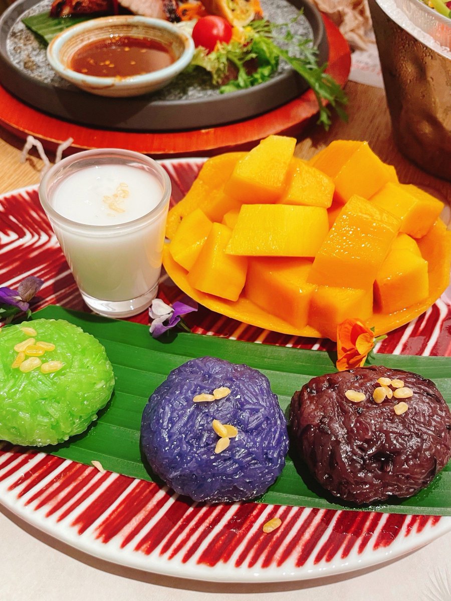 honeg427402's tweet photo. Tried vibrant Thai mango sticky rice tonight! The sweet coconut rice pairs perfectly with tangy ripe mango – a tropical flavor explosion in every bite. https://t.co/tczAV2DIim
