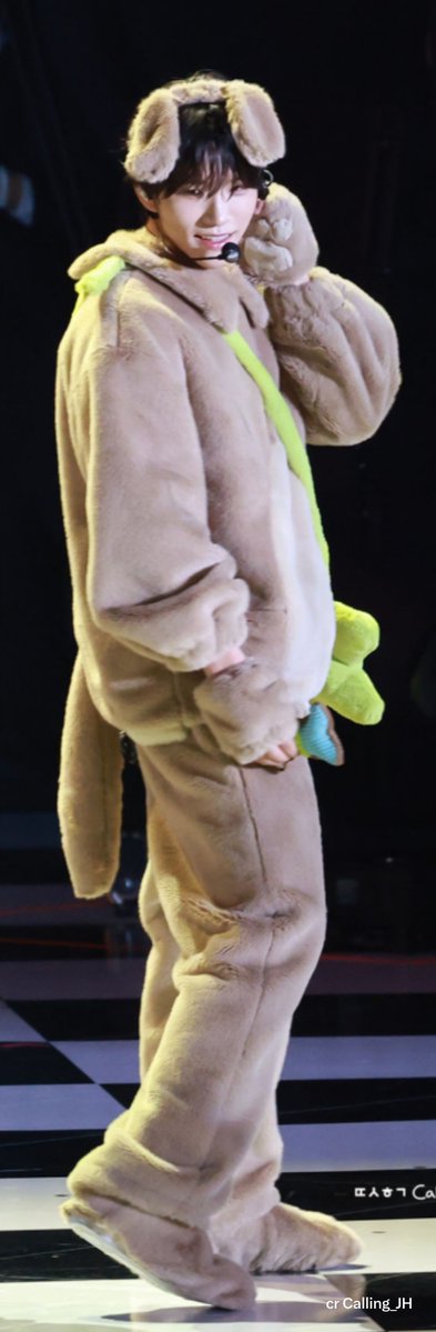 daenguniverse's tweet photo. he really is THAT guy https://t.co/WfMBTSXPxT