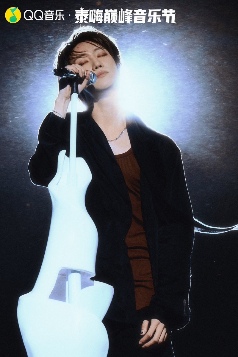Dolgorae13's tweet photo. 나 이제 휀걸들한테 최고의 무대 보여주겠다고 헤드라이너로 나와서 시원~하게 출연비 일부 반납하고 정해진 시간 초과해서 공연해주는 최고의 이디엠마리아님 아니면 만족이 안 된다 https://t.co/D0d1jI77R3