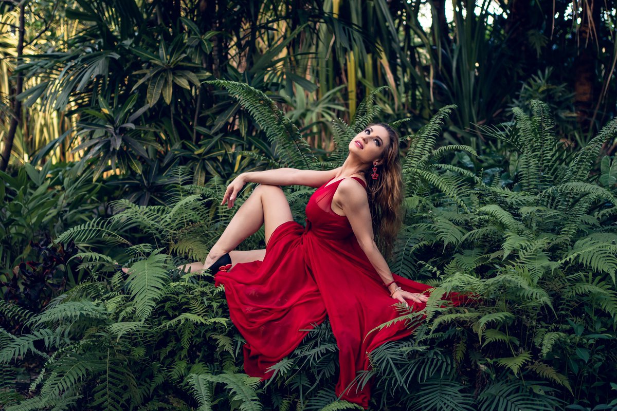 SellyLuvers's tweet photo. Beautiful dancer Iryna Kolina sits on a lush fern throne in a magical forest. https://t.co/JdfE674w4X