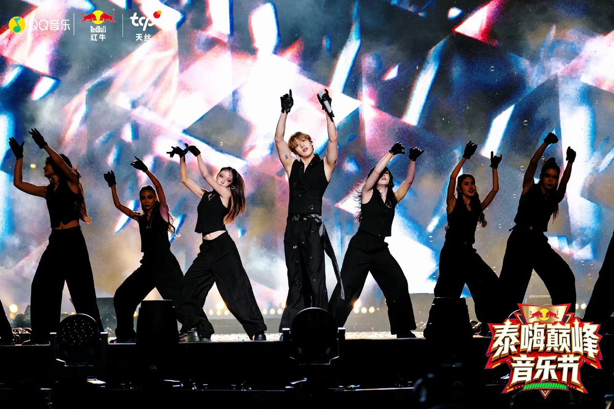 BamBamBooster's tweet photo. 260906 | QQ音乐巅峰榜’s Weibo Update 

QQ Music อัพเดทภาพศิลปินที่ร่วมโชว์ในงาน VERY THAI DIANFENG MUSIC FESTIVAL DAY2 ไว้ใน Weibo คลิก Link เข้าชมภาพของ BamBam และเติมเอ็นเกจเมนต์กันได้ค่ะ
🔗 https://t.co/bOhnMYgVQS

#VeryThaiDianFengxBamBam 
#VERYTHAIDIANFENGMUSICFESTIVAL
#BamBam @BamBam1A @BAMBAMxBAMMIE