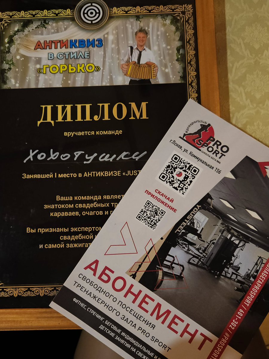 Fernand77469777's tweet photo. В каком только образе я не бываю. В кокошнике — впервые. Сегодня немного размяли мозги на антиквизе. https://t.co/5U9C1M5N2U