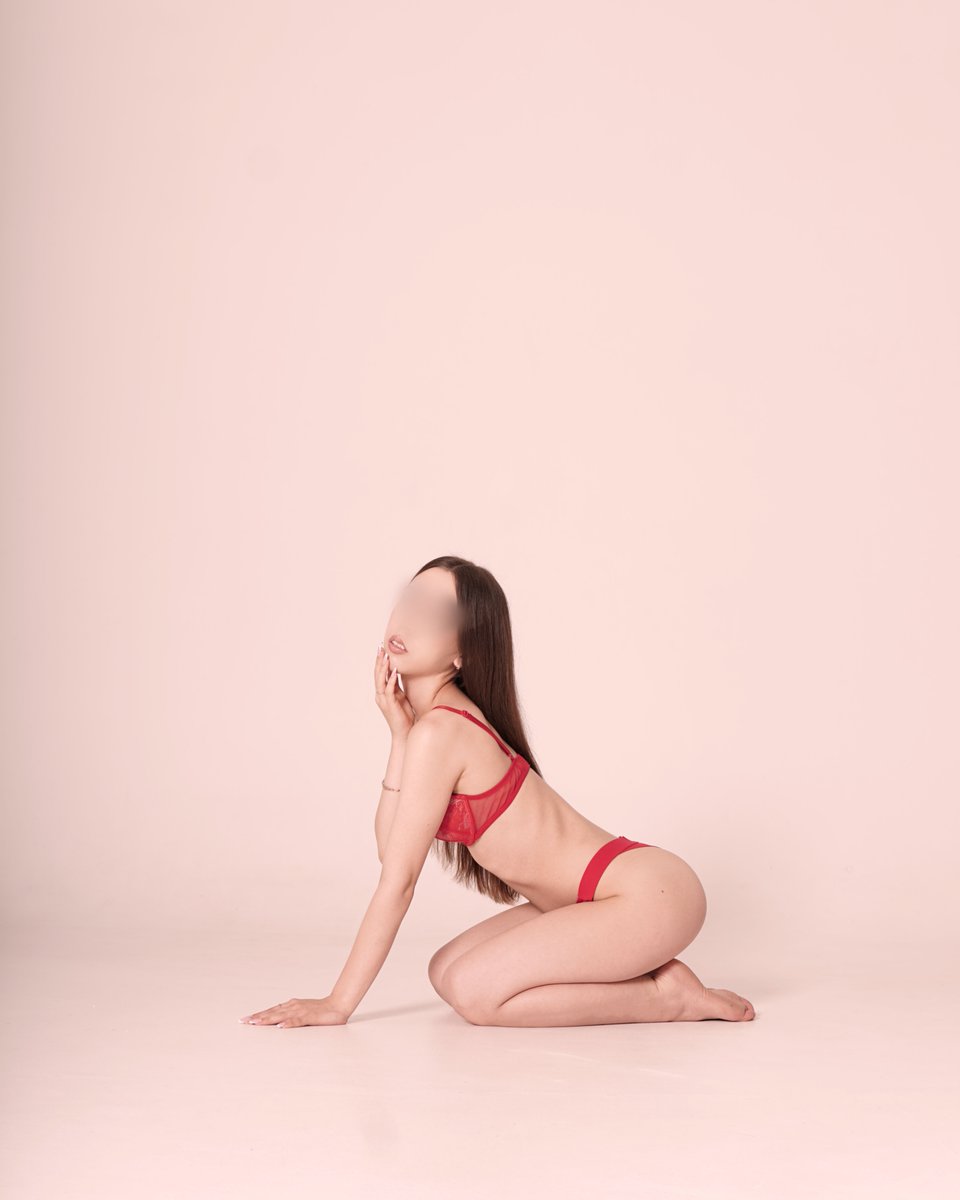 Closer_ToUs's tweet photo. Which lingerie do you like better? Black, white, or red?👀 https://t.co/bCuHaaJfAZ