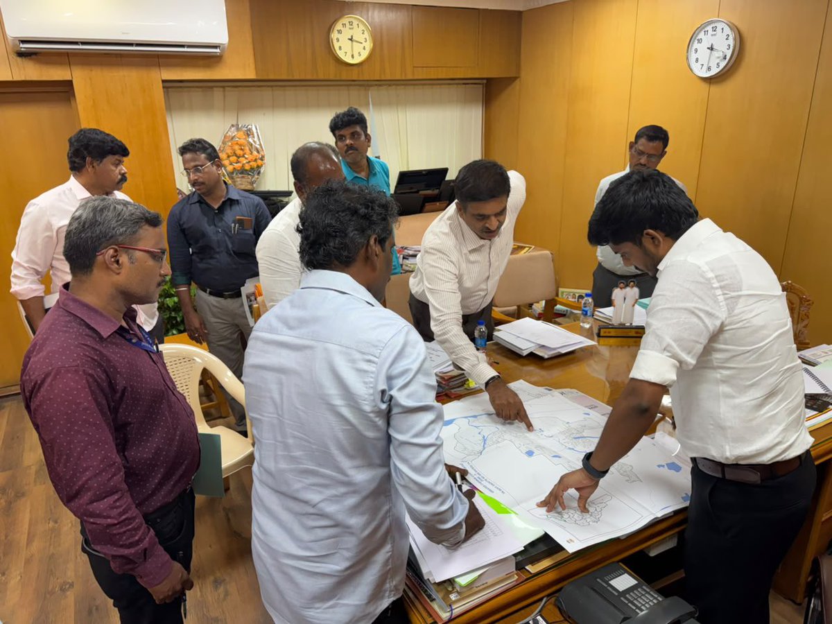 RameshOffcl's tweet photo. மாண்புமிகு தமிழ்நாடு முதலமைச்சர் திரு. ச.ஜோசப் விஜய் அவர்களின் வழிகாட்டுதலின்படி,

பெருநகர சென்னை மாநகராட்சியின் திருவொற்றியூர் (மண்டலம்–1) மற்றும் மணலி (மண்டலம்–2) மண்டலங்களில் மழையால் ஏற்படக்கூடிய பாதிப்புகள் மற்றும் மேற்கொள்ள வேண்டிய முன்னெச்சரிக்கை நடவடிக்கைகள் குறித்து துறை சார்ந்த அதிகாரிகள் மற்றும் அலுவலர்களுடன் ஆலோசனை மேற்கொள்ளப்பட்டது.

பொதுமக்களின் பாதுகாப்பை உறுதி செய்ய தேவையான அனைத்து முன்னேற்பாடுகளையும் துரிதமாக மேற்கொள்ள அறிவுறுத்தப்பட்டது.

- 

Under the guidance of the Hon’ble Chief Minister of Tamil Nadu Thiru. C.Joseph Vijay,

A review meeting was held with the concerned officials and department representatives regarding possible rain-related impacts and the precautionary measures to be undertaken in Tiruvottiyur (Zone–1) and Manali (Zone–2) of the Greater Chennai Corporation.

Officials were instructed to take all necessary precautionary measures on a priority basis to ensure the safety and well-being of the public.

@CMOTamilnadu | @TVKVijayHQ 
#CMJosephVijay‌