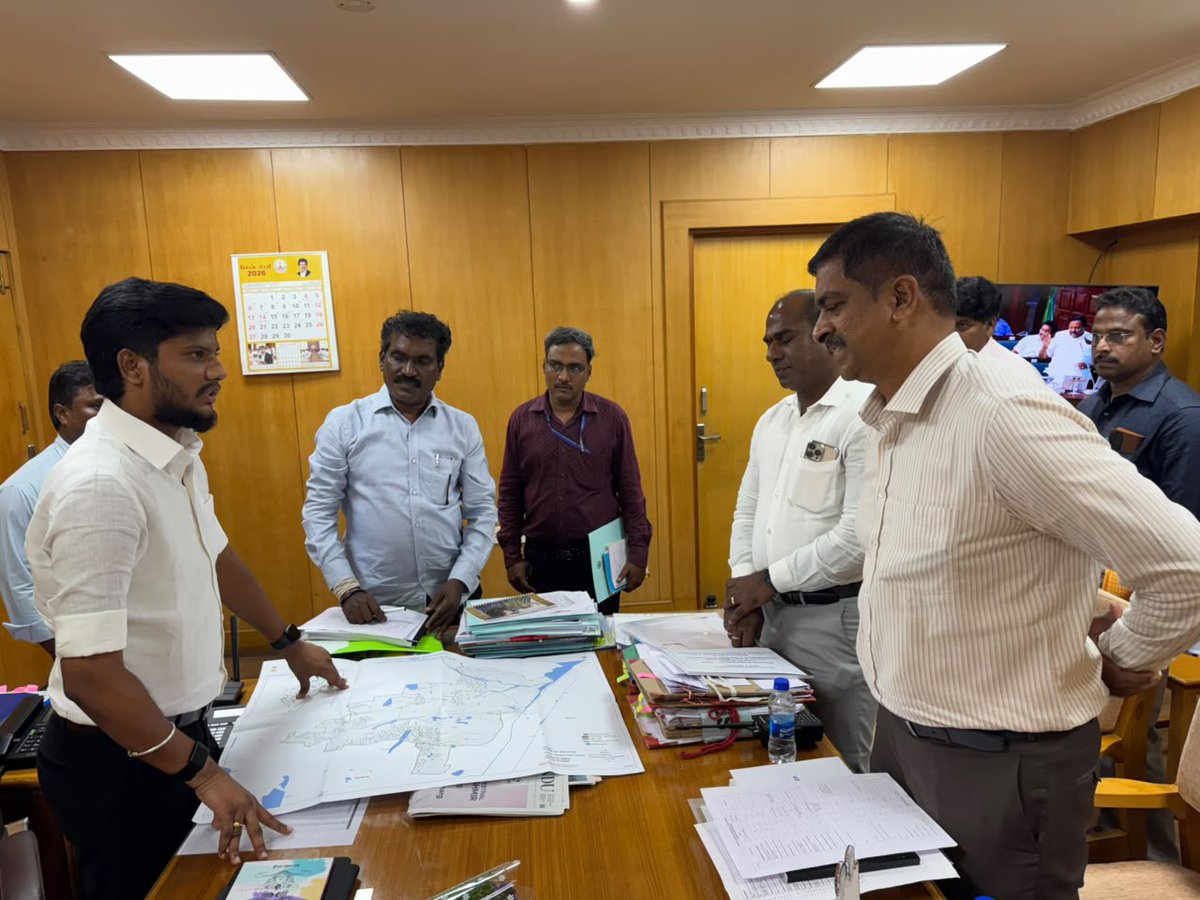 RameshOffcl's tweet photo. மாண்புமிகு தமிழ்நாடு முதலமைச்சர் திரு. ச.ஜோசப் விஜய் அவர்களின் வழிகாட்டுதலின்படி,

பெருநகர சென்னை மாநகராட்சியின் திருவொற்றியூர் (மண்டலம்–1) மற்றும் மணலி (மண்டலம்–2) மண்டலங்களில் மழையால் ஏற்படக்கூடிய பாதிப்புகள் மற்றும் மேற்கொள்ள வேண்டிய முன்னெச்சரிக்கை நடவடிக்கைகள் குறித்து துறை சார்ந்த அதிகாரிகள் மற்றும் அலுவலர்களுடன் ஆலோசனை மேற்கொள்ளப்பட்டது.

பொதுமக்களின் பாதுகாப்பை உறுதி செய்ய தேவையான அனைத்து முன்னேற்பாடுகளையும் துரிதமாக மேற்கொள்ள அறிவுறுத்தப்பட்டது.

- 

Under the guidance of the Hon’ble Chief Minister of Tamil Nadu Thiru. C.Joseph Vijay,

A review meeting was held with the concerned officials and department representatives regarding possible rain-related impacts and the precautionary measures to be undertaken in Tiruvottiyur (Zone–1) and Manali (Zone–2) of the Greater Chennai Corporation.

Officials were instructed to take all necessary precautionary measures on a priority basis to ensure the safety and well-being of the public.

@CMOTamilnadu | @TVKVijayHQ 
#CMJosephVijay‌